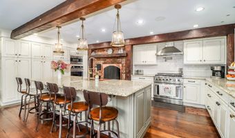 70 Obtuse Hill Rd, Brookfield, CT 06804