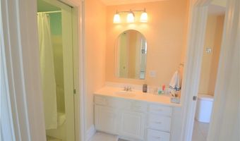 398 Wolcott Ave 4, Middletown, RI 02842