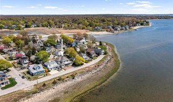 15 Shore Dr, Barrington, RI 02806