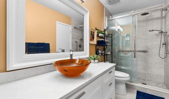 2202 Pine Grove Ct, Ann Arbor, MI 48103