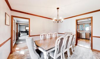 525 Skyline Dr, Algonquin, IL 60102