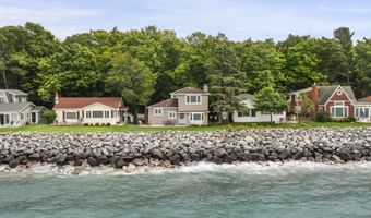 17646 S Ridgewood Dr, Arcadia, MI 49613