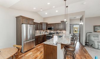 5535 E Eastbridge Pl, Sioux Falls, SD 57110