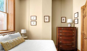 3 Hazard Ave, Newport, RI 02840
