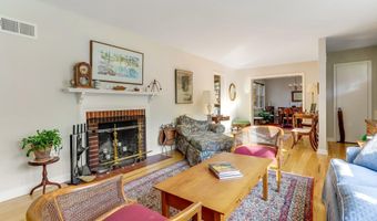 2700 N DINWIDDIE St N, Arlington, VA 22207
