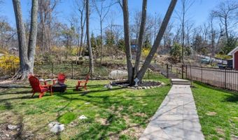 1046 Lakeside Dr E, Alloway, NJ 07422