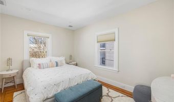 26 Narragansett Ave, Newport, RI 02840