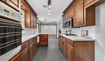 6437 Baylor Dr, Bartlesville, OK 74006