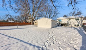 712 Garnet Dr, Ames, IA 50010