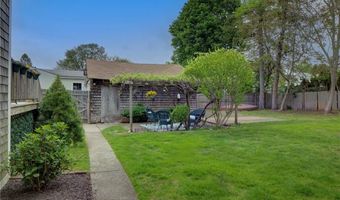 25 Renfrew Ave, Middletown, RI 02842