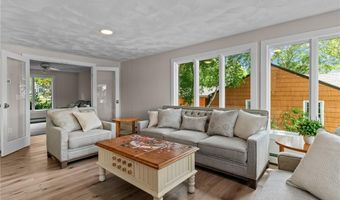 8 Woodsia Rd, Narragansett, RI 02874