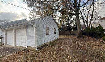 574 Hopping Rd, Belford, NJ 07718