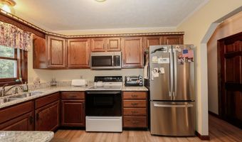 8 Beckmann Ln, Nashua, NH 03062