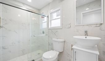 1 B SISSON Ct, Bayonne, NJ 07002