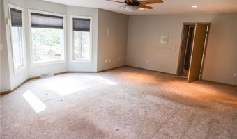 8648 Tanglewood Trl, Chagrin Falls, OH 44023
