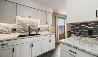 33 Bay Path Way 33, Branford, CT 06405