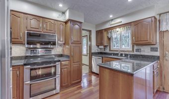 1640 Ridge Hill Ln, Indianapolis, IN 46217
