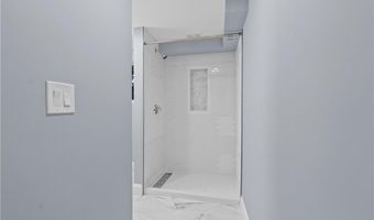 20 Summer St, Newport, RI 02840