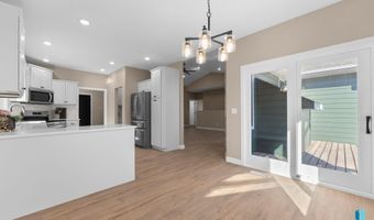 813 E Heatherwood Dr, Brandon, SD 57005