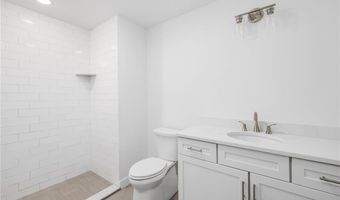 32 Exchange St 203, East Greenwich, RI 02818