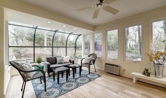 5704 RADNOR Ct, Bethesda, MD 20817