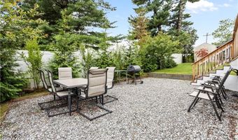7 Jill Ct, East Providence, RI 02915