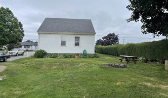 14 Forest Ave, Middletown, RI 02842