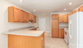 8 Kaylor Dr, Arden, NC 28704