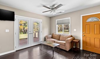 24 Ian River Dr, Asheville, NC 28806