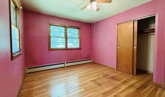 77 Griswold Dr, Rockingham, VT 05101