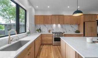 2777 Donna Dr, Columbus, OH 43220