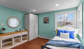 4 Sherbrooke Rd, Barrington, RI 02806