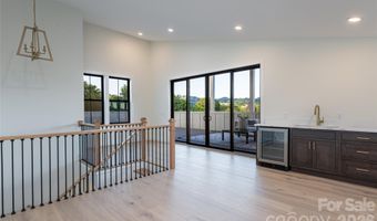 6 Dailey Dr, Asheville, NC 28801