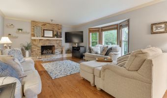 710 Sprucetree Ln, Algonquin, IL 60102