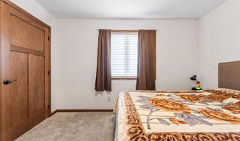 809 24th Ave NW, Austin, MN 55912