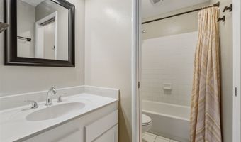 355 Aoloa St L202, Kailua, HI 96734