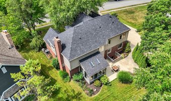 9015 Admirals Pointe Dr, Indianapolis, IN 46236