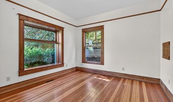 19 Gresham St, Ashland, OR 97520