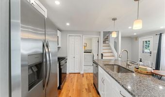 88 General Hawkins Dr, Warwick, RI 02888