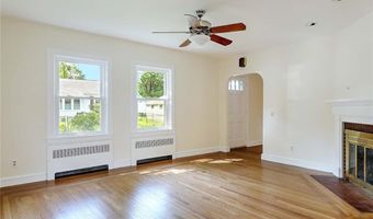 10 Roosevelt Ave, Lincoln, RI 02865