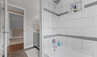 958 Cornell Dr, Alliance, OH 44601
