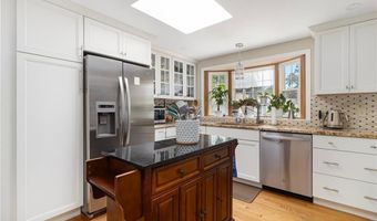 17 Lee St, Cranston, RI 02920