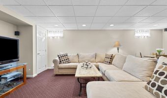 58 Lantern View Dr, Branford, CT 06405