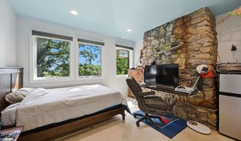 29 Old Forty Acre Mountain Rd, Danbury, CT 06811