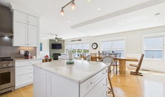 4 Clarkes Village Ln, Jamestown, RI 02835