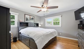 575 Garfield Ave, Belford, NJ 07718