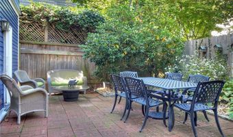 98 John St, Newport, RI 02840