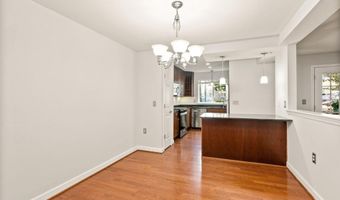 4089 S FOUR MILE RUN Dr 201, Arlington, VA 22204