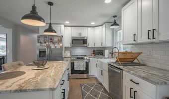18 Dream Lake Dr, Amherst, NH 03031