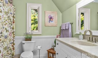 11 Hearthstone Dr, Asheville, NC 28803
